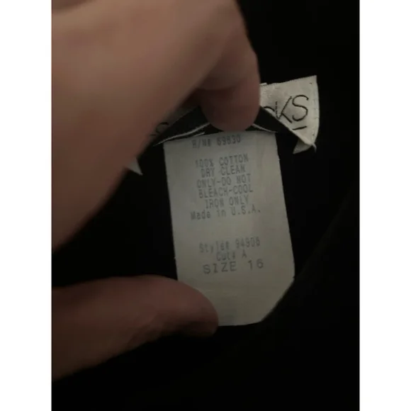 Leslie Lucks, Vintage & Velvet Black Dress with Gold Color Accents, SZ: 16 - Picture 4 of 9